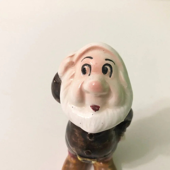 Vintage Disney  Snow White Sneezy Dwarf White Hat Figurine 3.5 Inch Tall Japan - Picture 5 of 16